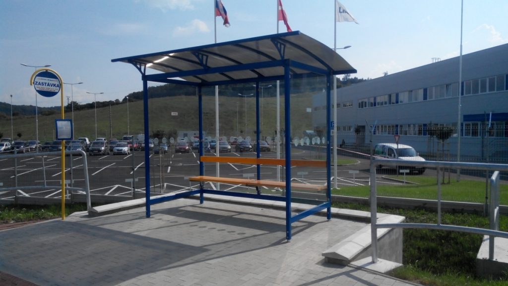 moderny-dizajn-autobusovej-zastavky-LIANA-posuva-hranice-dalej-oproti-ostatnym-autobusovym-zastavkam